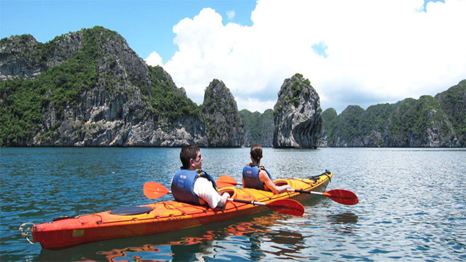 kayaking Halong Bay