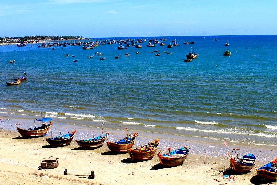 What makes a perfect family holiday when traveling on beach in Viet Nam?