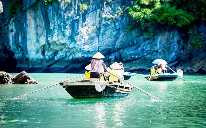 one day to tour Halong