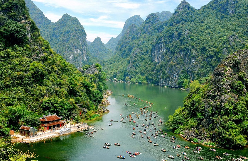 After "Kong: Skull Island", Let's come to Ninh Binh because spring is the best time to travel !