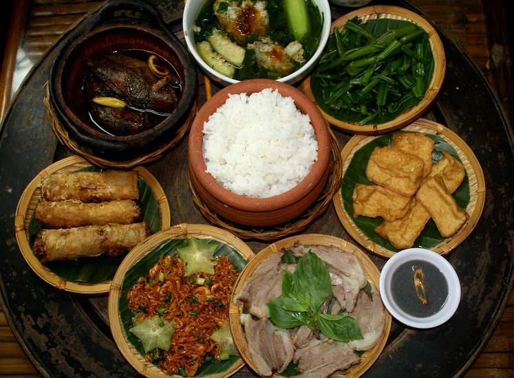 Traditional Vietnamese Family Meals 