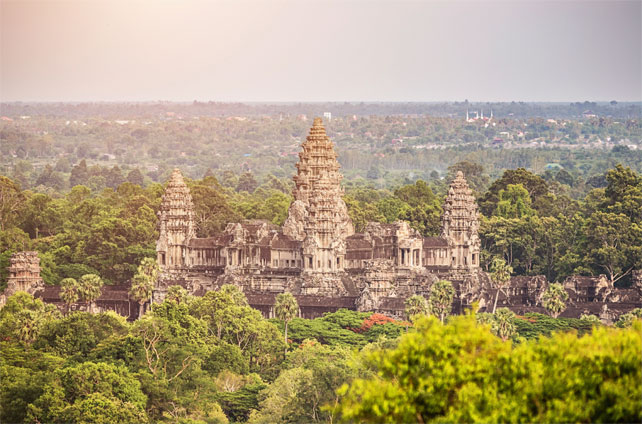  A tour explore the treasures of six world heritage sites in 3 Indochina countries 