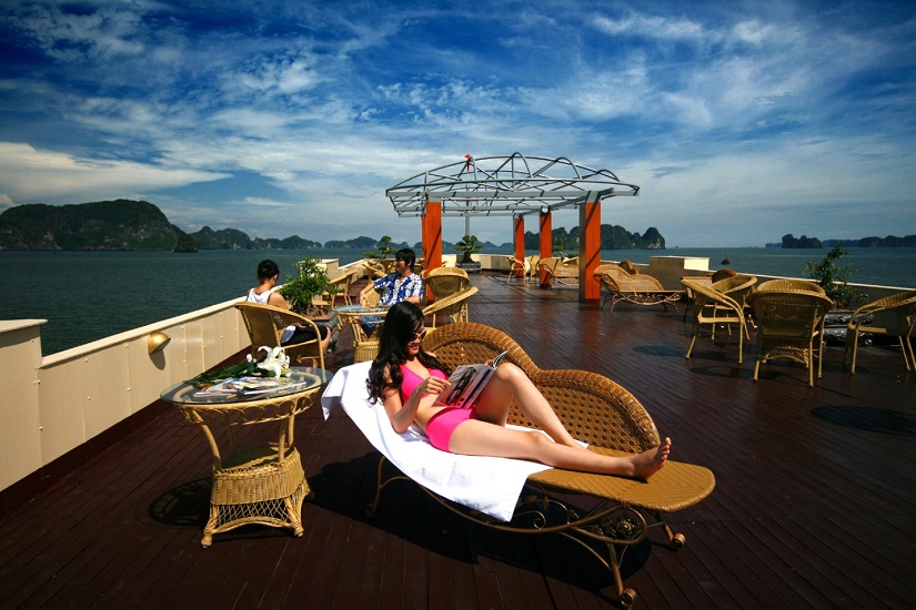 Things you need to know when cruising in Halong in summer