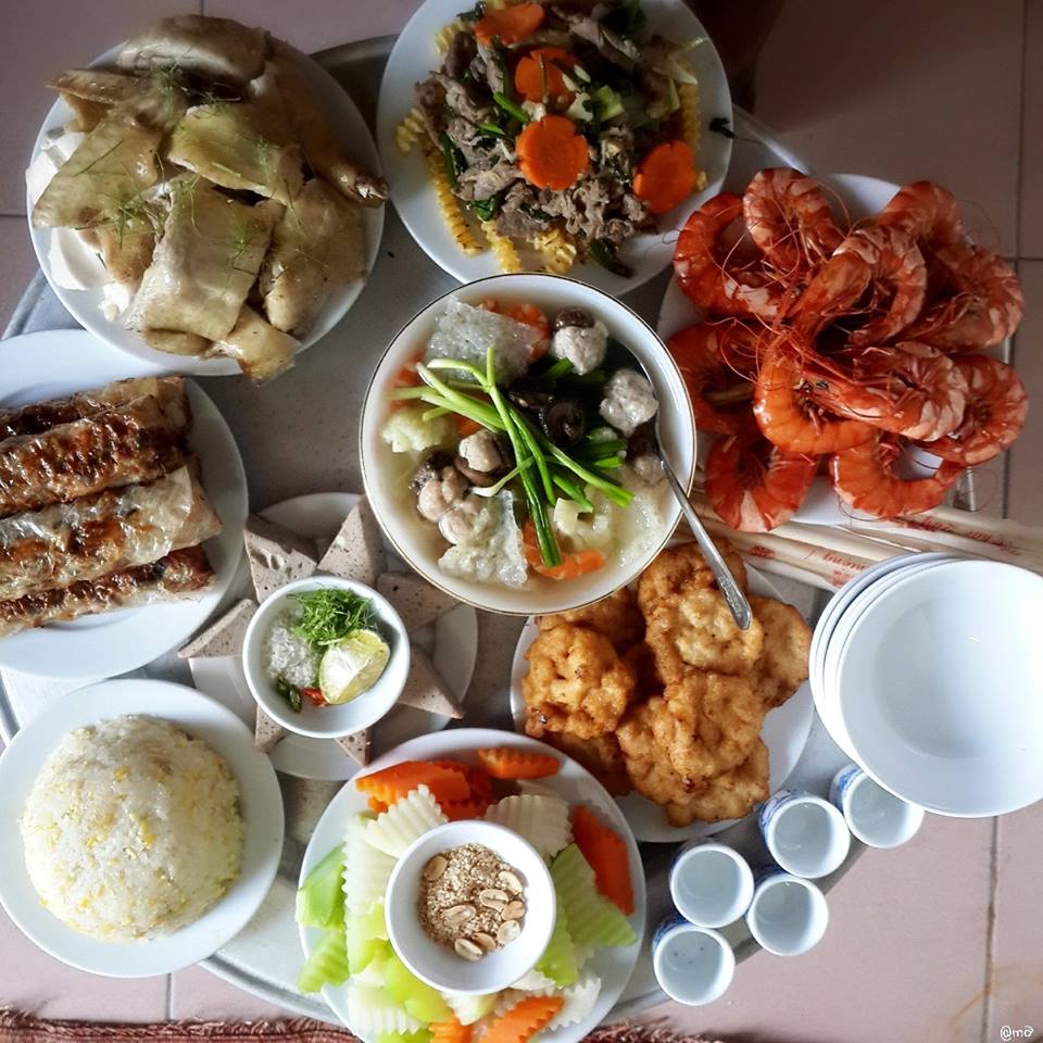 Traditional Vietnamese Family Meals (Bữa Ăn Truyền Thống Việt Nam)