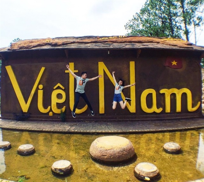 If two you love each other, have to hold hands together go to 5 wonderful places in Vietnam