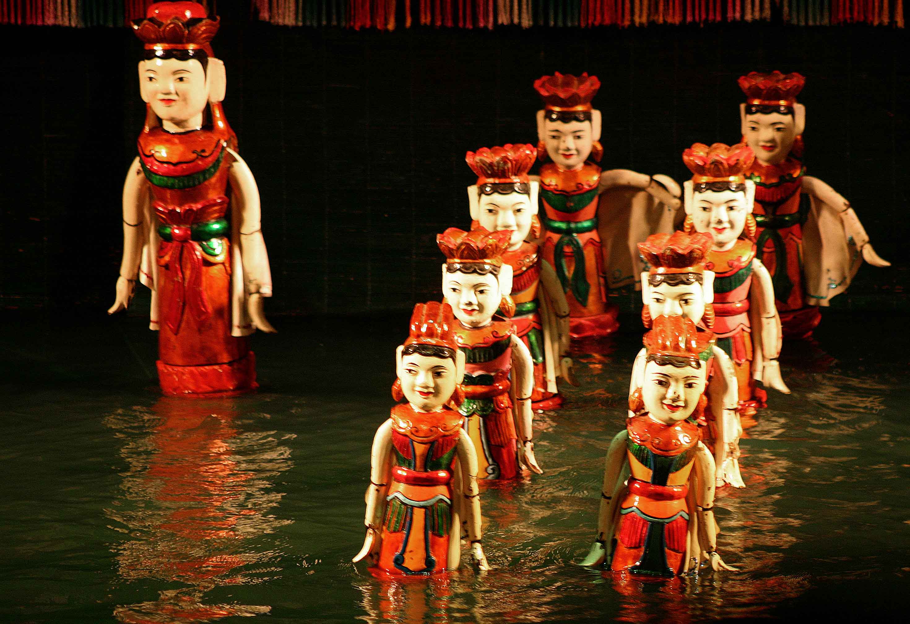 Top great places to watching best water puppet show in Vietnam