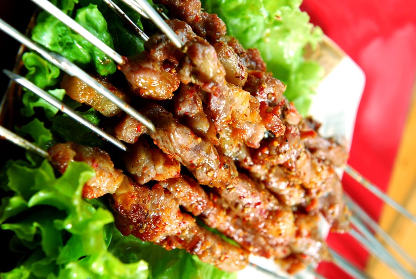 How to make a very flavorful “bun cha thit nuong” (Vietnamese kebabs rice noodles)