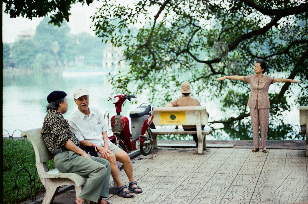  Enjoy a peaceful early morning at Hoan Kiem Lake, Hanoi