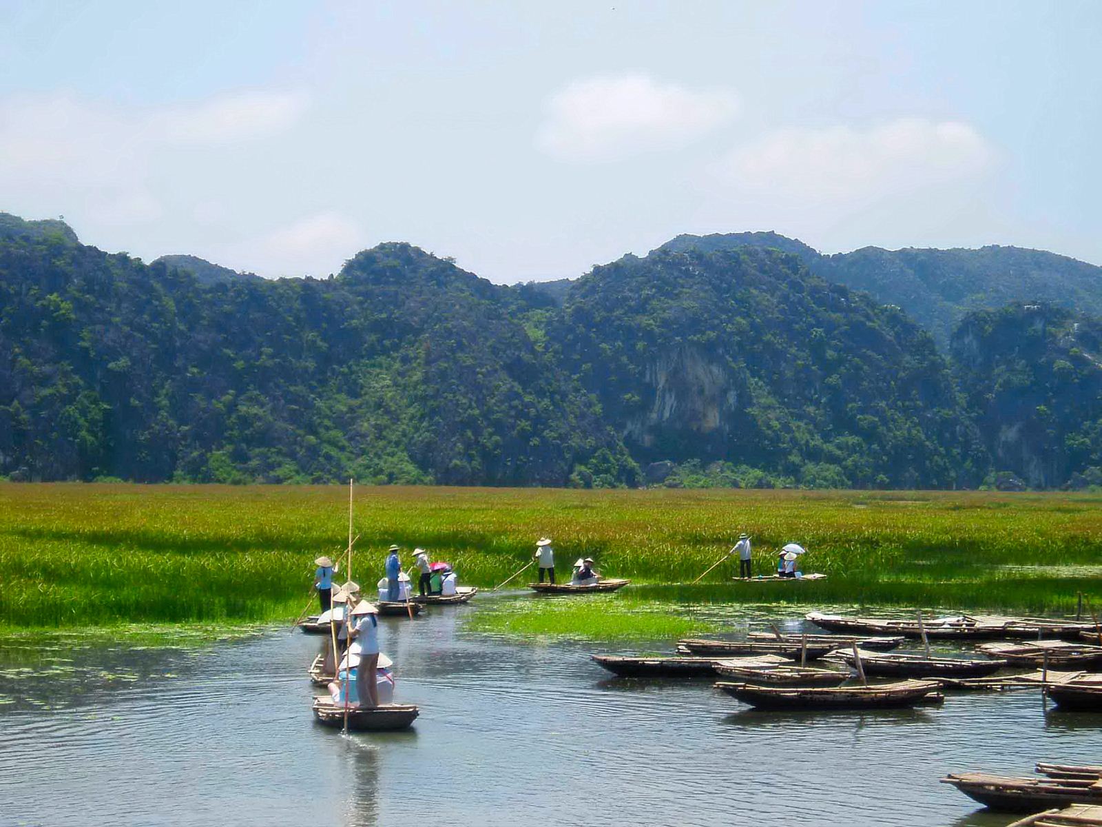 Kenh Ga Floating Village - destination can not miss in Ninh Binh, Vietnam