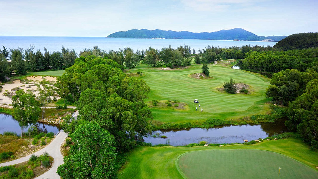 Tips: Finest golf courses in Danang  for traveler love this sports