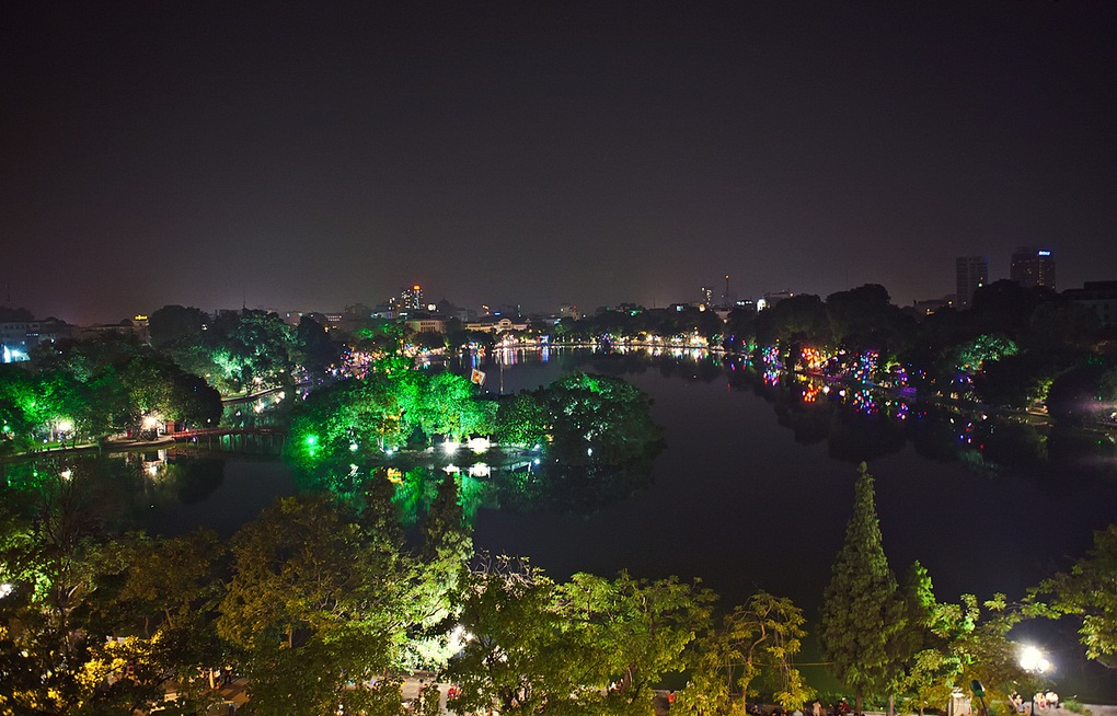 Watching a charming Hanoi by night