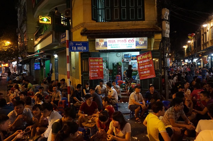 Watching a charming Hanoi by night