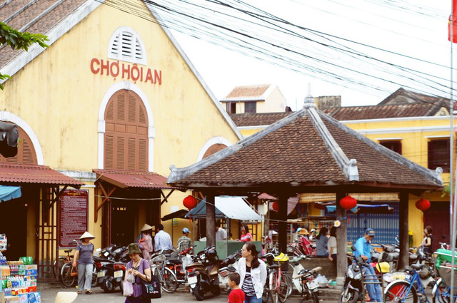 Discovering Hoi An food paradise market