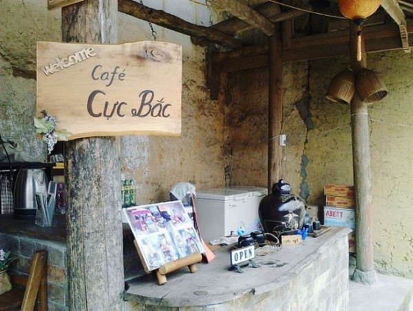  Drink coffee in the "Northernmost coffee house" (Cực Bắc), Hagiang to 'check in' at the same time the two countries