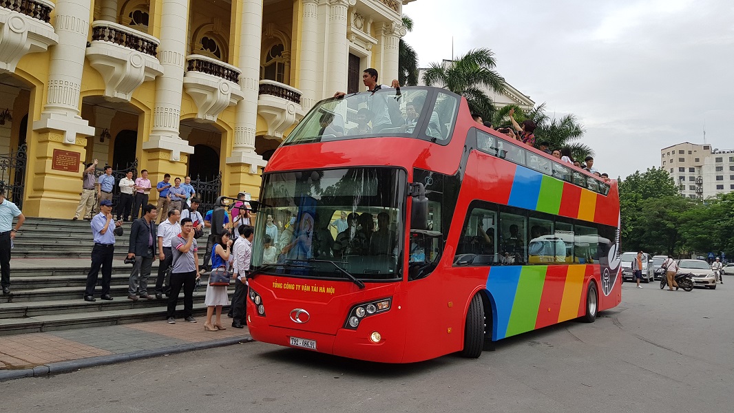 Hanoi launches first double-decker bus in this morning with the journey "Hanoi Tour"