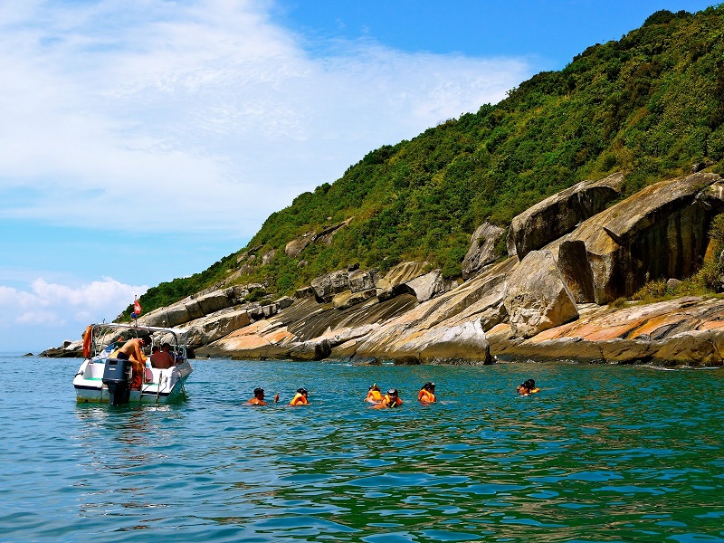  A day trip on the Cham island from Danang