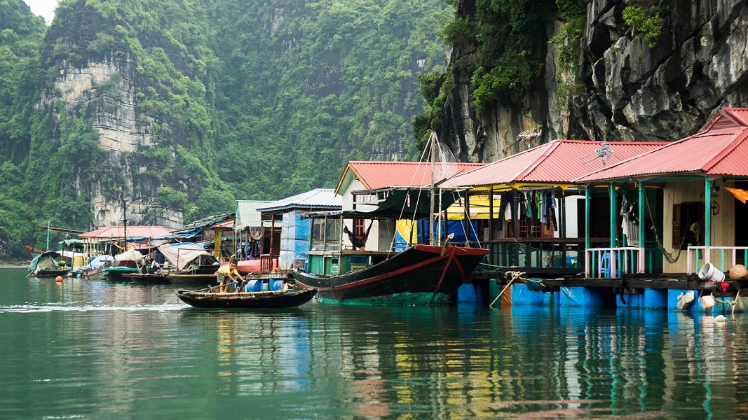  Halong Bay's Cua Van Fishing Village among top 11 world's most beautifull towns