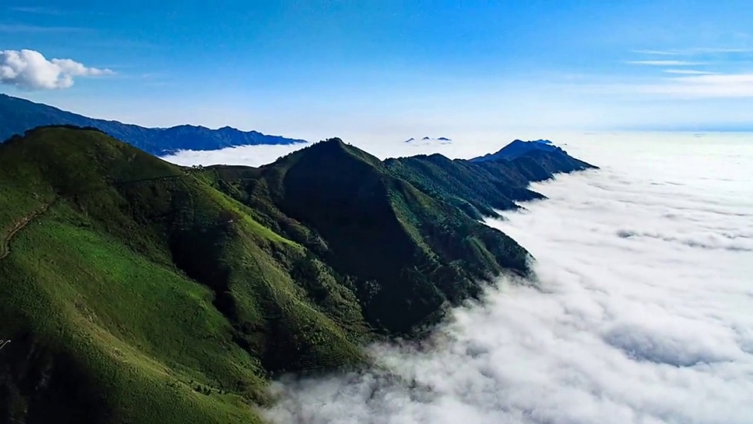 Ta Xua - Cloud paradise in summer & A unique destination in Vietnam