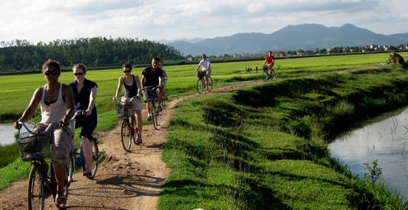 Where can you do a Hanoi bicycle tour ?
