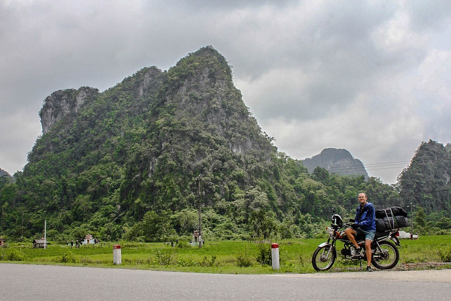 How long to drive motorbike from Ha Noi to Ba Be?