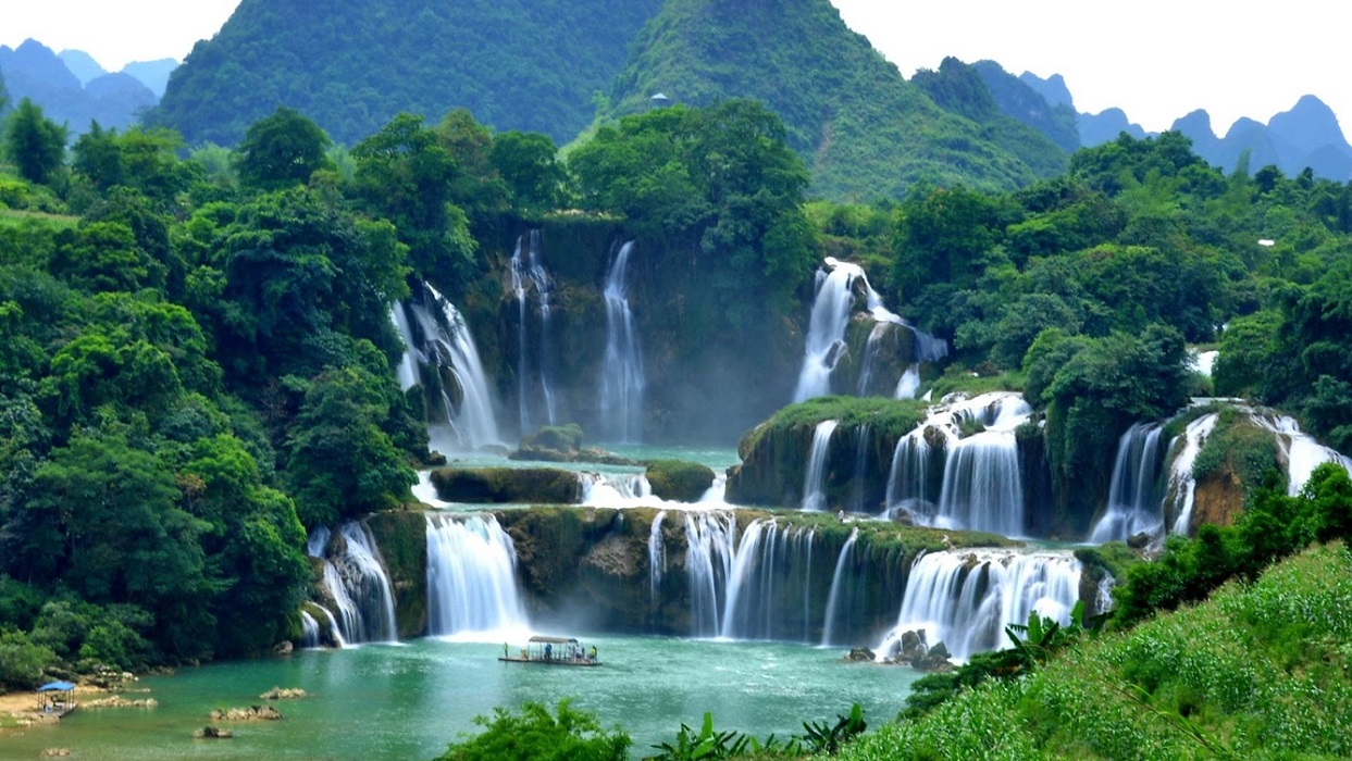 Watching Vietnam's beauty through 10 photos