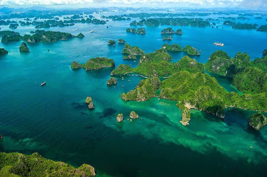 Watching Halong Bay - "Green Heaven" in photos taken from seaplane