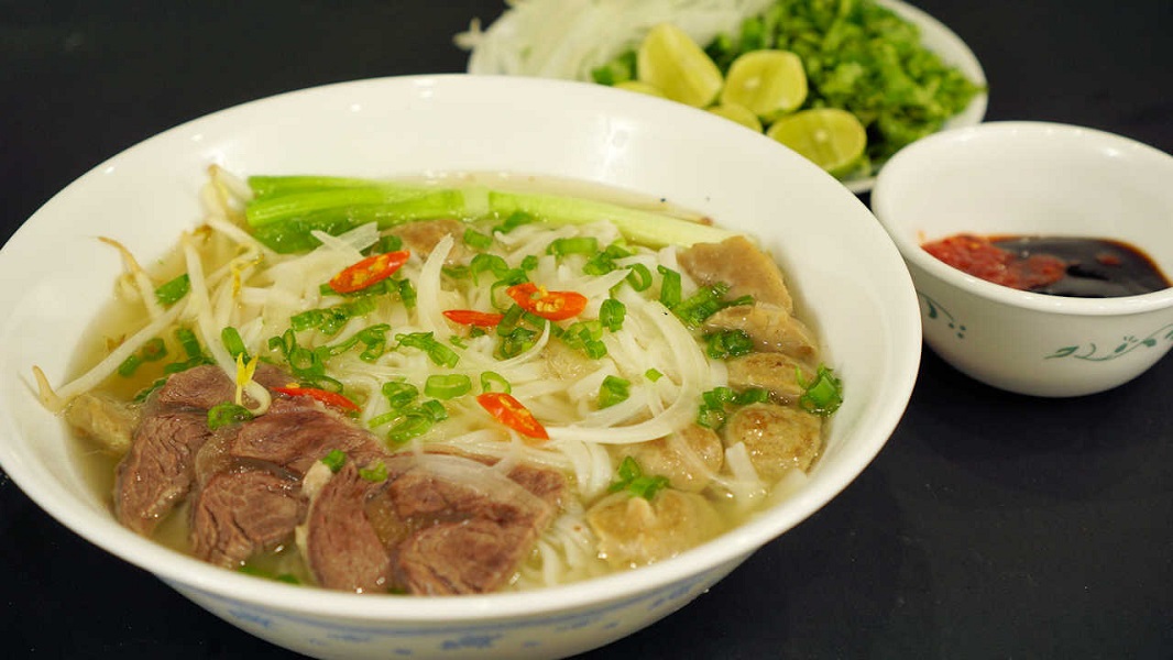 How to cook Vietnamese beef noodle soup (Phở Bò) ?