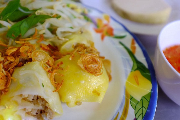Enjoy Rice wrapper rolls with egg in Ha Giang